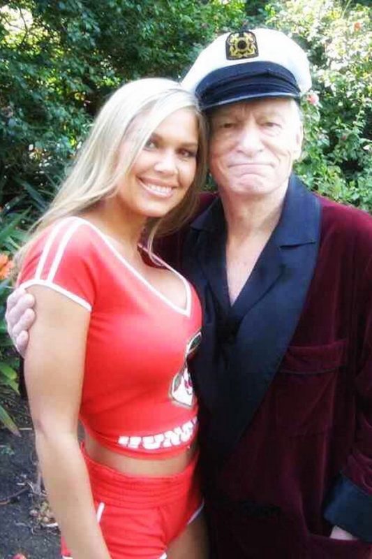 Majoros Hajnalka, Dundika Hugh Hefner Playboy cézárral