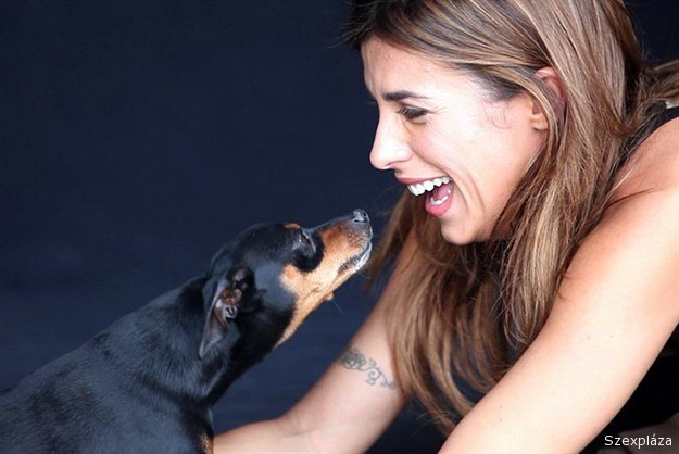 elisabetta-canalis-peta-fotozas George Clooney nője meztelenkedett az állatokért