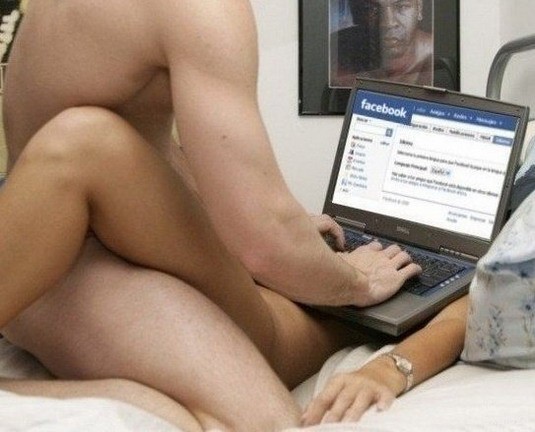 A hűtlenkedésben segít a Facebook
