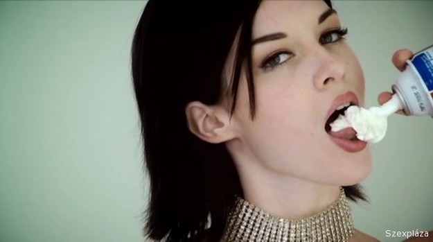 Stoya egy igazi ribanc - cikk és videók