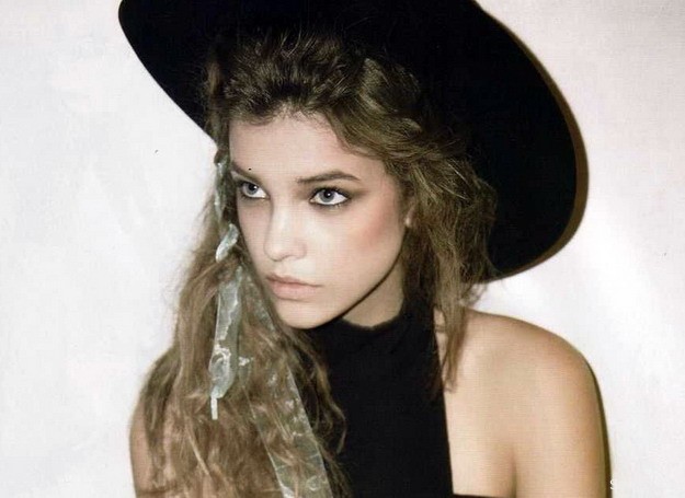 Palvin Barbara bugyiban sírt - cikk és videó