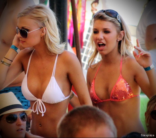 Bikinis csajképek