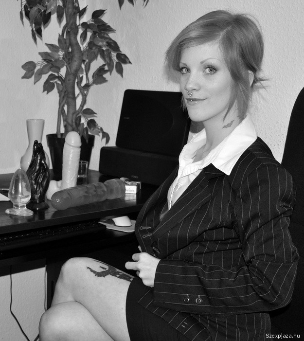 hruby-edina-szexshop-kutyukkel
